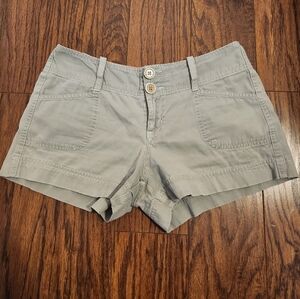 Periscope girls ( junior) shorts . Low rise .size 5. Tan color